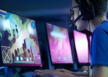 10 Video Game Cut Scenes That Were Better Than the Game Itself