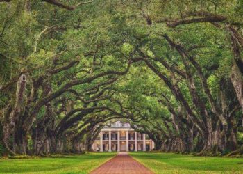 10 Locations from Horror Movies That You Can Actually Visit