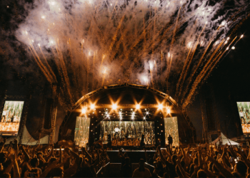 10 Epic Concert Performances You’ll Never Forget